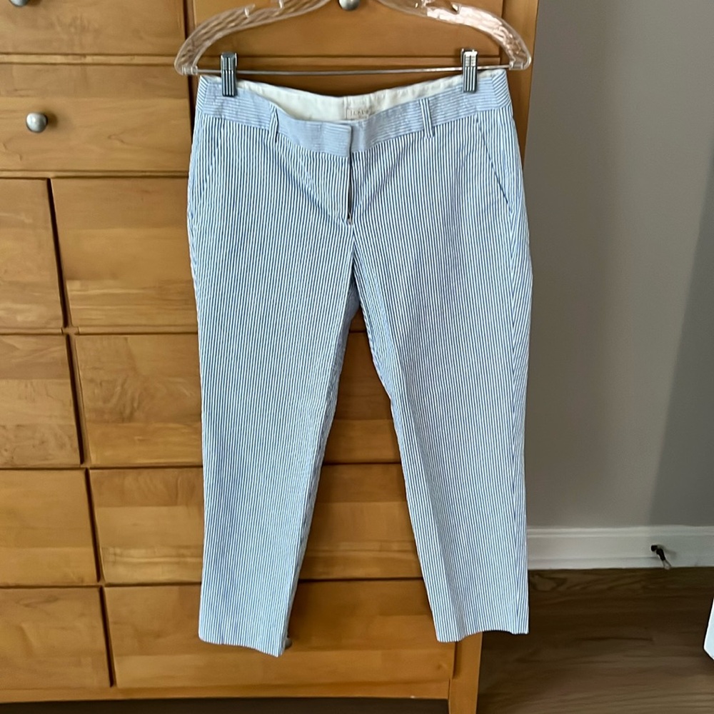 J Crew women’s size 4 seersucker cropped pants. Like new condition.